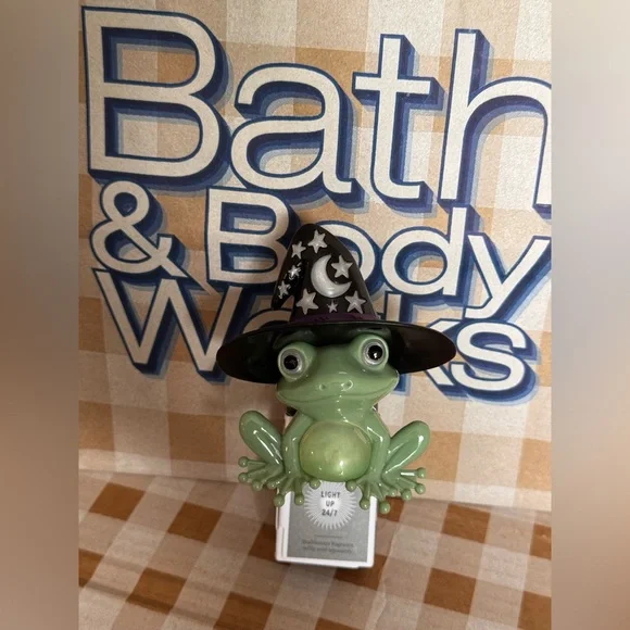 NWT B&BW Witchy Frog Wallflower Plug Nightlight & NWT/SEALED MYSTERY REFILL - Picture 6 of 7